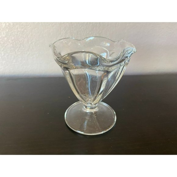 Classic Ice Cream Bowls, Set of 4 Tulip Clear Pressed Glass Serving Glasses - Picture 4 of 5